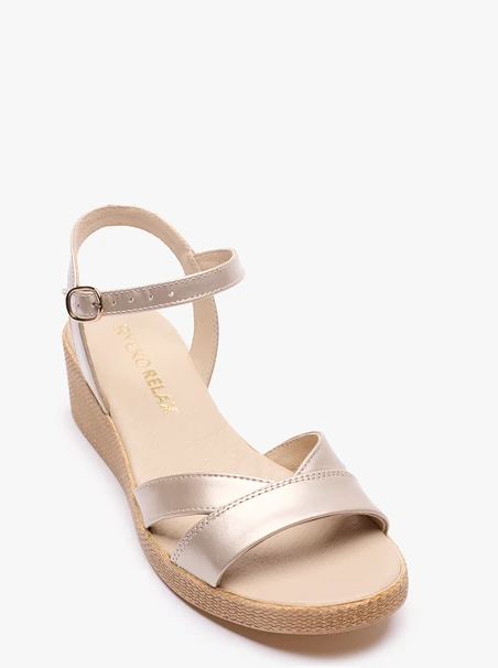 Plateausandalen aus Platin