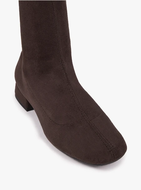 Dunkelbraune, elastische Stiefeletten