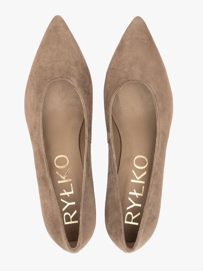 Beigefarbene Velourslederpumps mit Stilettoabsatz