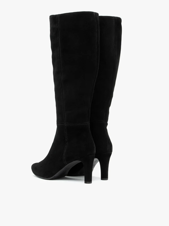Schwarze Stiefel mit breitem Schaft