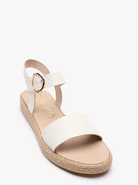 Weiße Schnallen-Sandalen