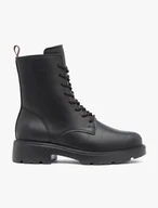 Schwarz genarbte Lederstiefel