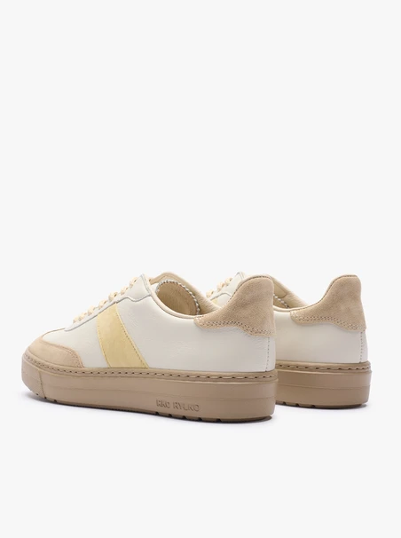 Turnschuhe in Creme und Beige