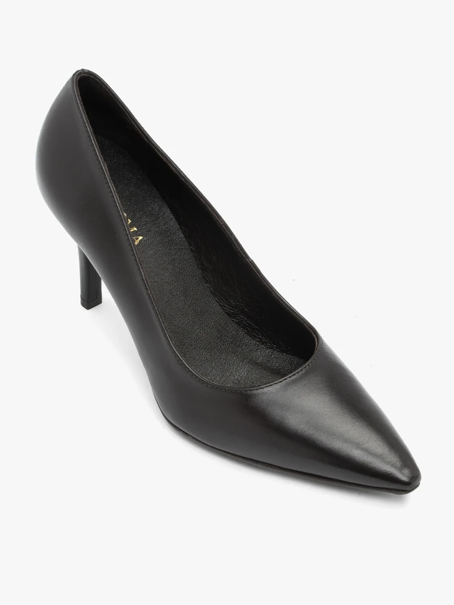 Dunkelbraune Pumps aus genarbtem Leder