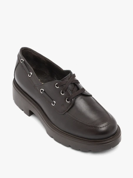 Dunkelbraune Halbstiefel mit Trapperböden