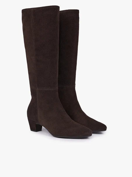 Braune Stiefel mit Absatz