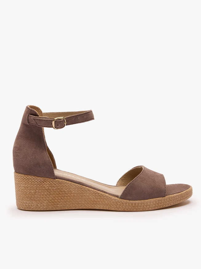 Graue Plateausandalen