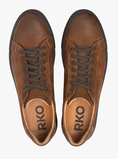 Braune Nubukleder Sporthalbschuhe