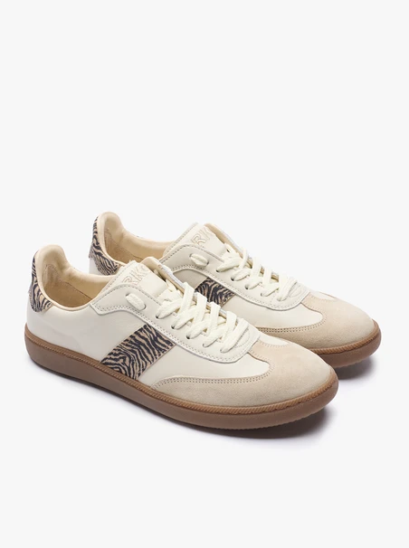 Cremefarbene Sportschuhe mit Riemen mit Tiermuster