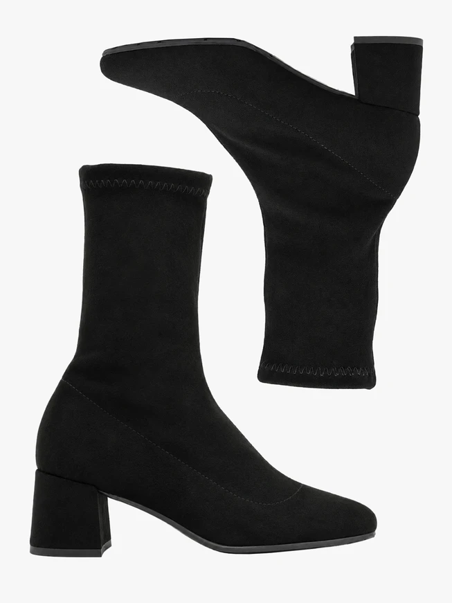 Schwarze, hohe, elastische Stiefeletten