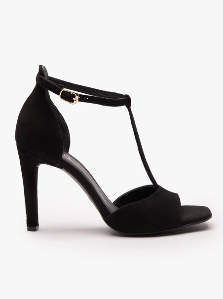 Schwarze hochhackige Sandalen