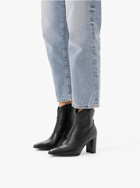 Schwarze hochhackige Cowboystiefel