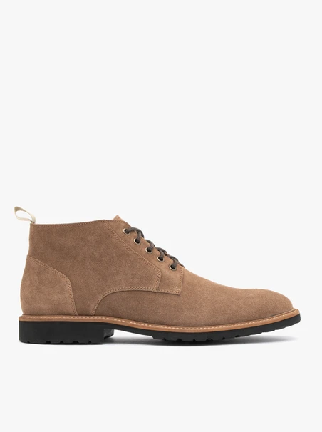 Sandfarbene Schnürstiefel