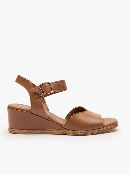 Braune Plateausandalen