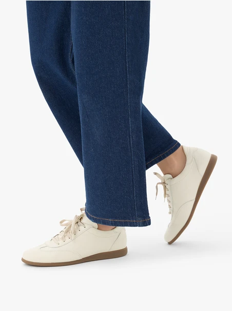 Halbschuhe aus weißem Leder für den Sport