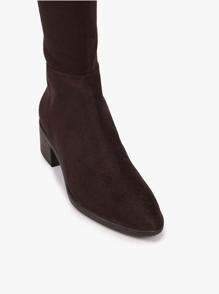 Braune, elastische Stiefel mit weitem Schaft