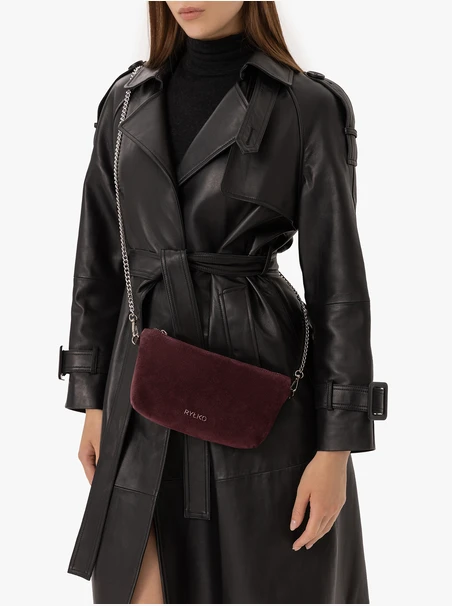 Burgunderrote Handtasche mit Kette
