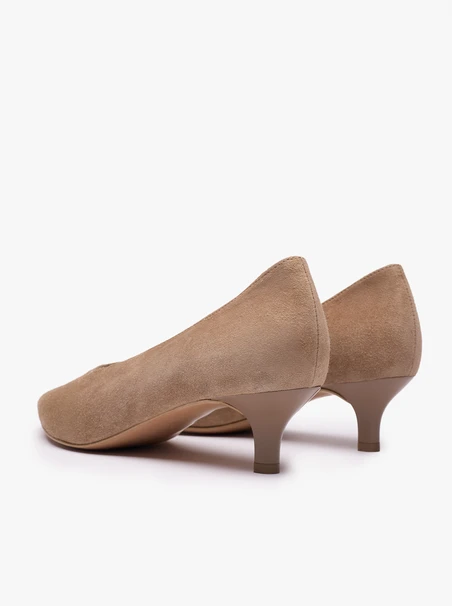 Hellbraune Einbaupumps