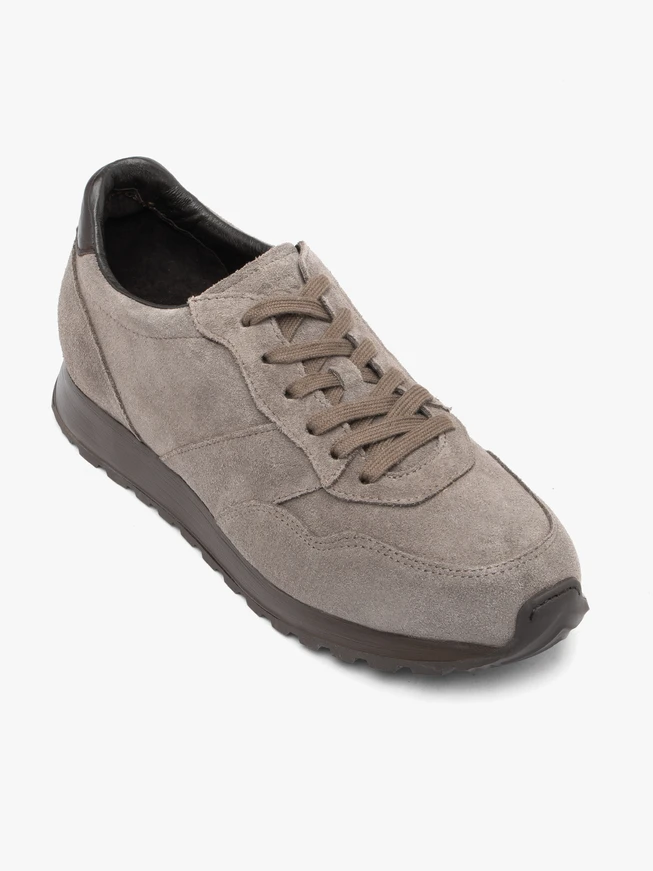 Graue Sporthalbschuhe