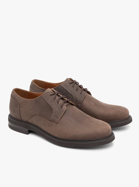 Braune Halbschuhe aus Nubuk zum Schnüren