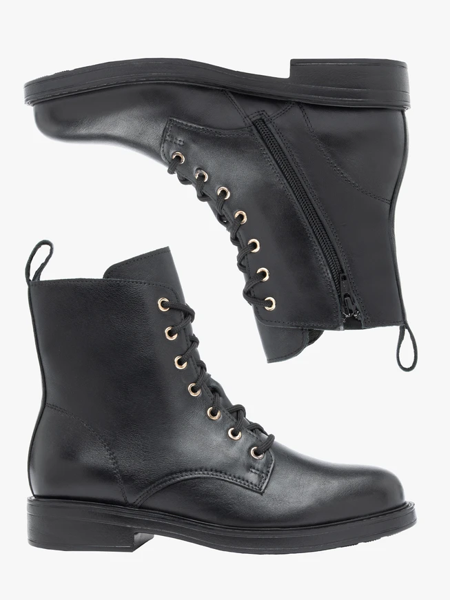Schwarz genarbte Lederstiefel