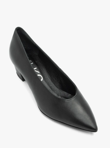 Schwarze Pumps aus Vollnarbenleder mit Stilettoabsatz