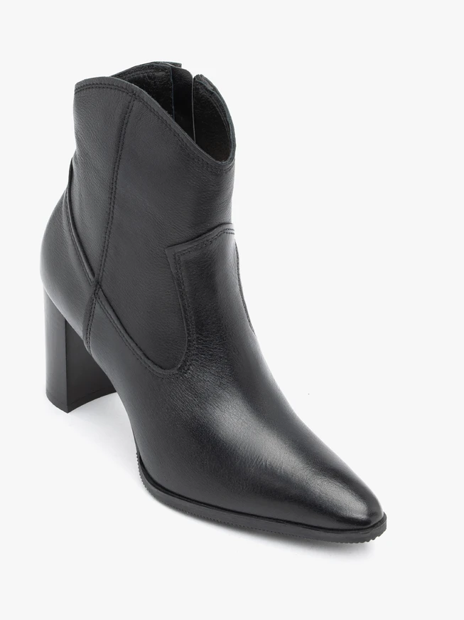Schwarze hochhackige Cowboystiefel