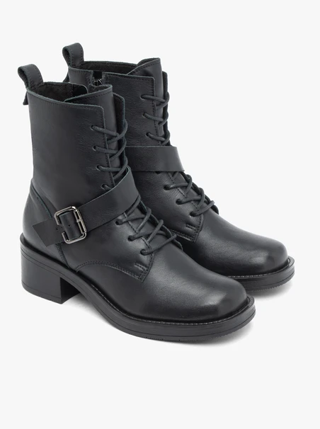 Schwarze Schnallenstiefel