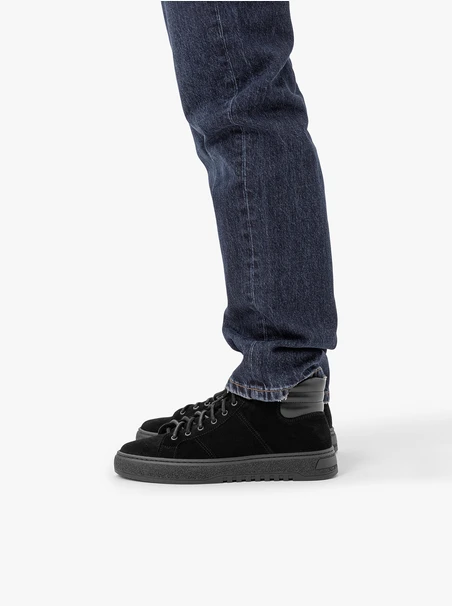 Schwarze Sportschuhe