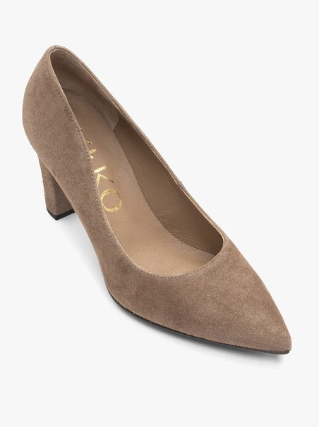 Beigefarbene Velourslederpumps mit Stilettoabsatz