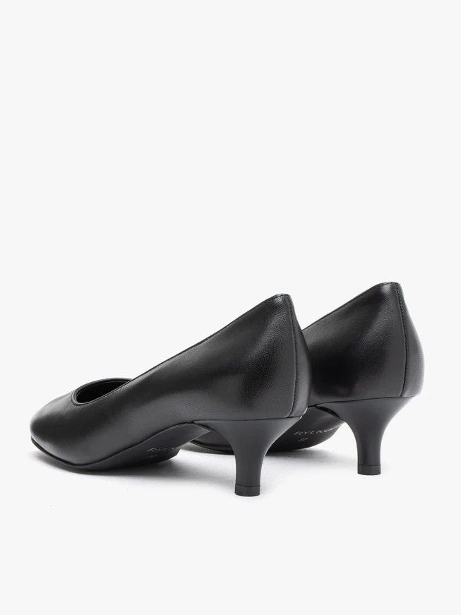 Schwarze Pumps mit Flare-Absatz