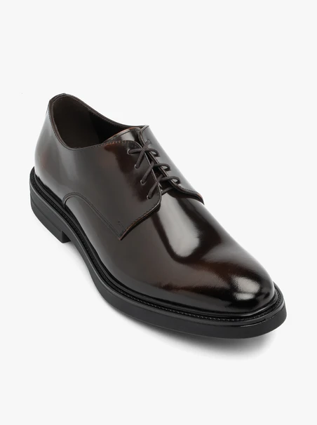 Schwarz lackierte Halbschuhe