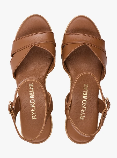 Braune Plateausandalen