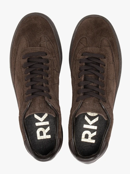 Braune Sporthalbschuhe