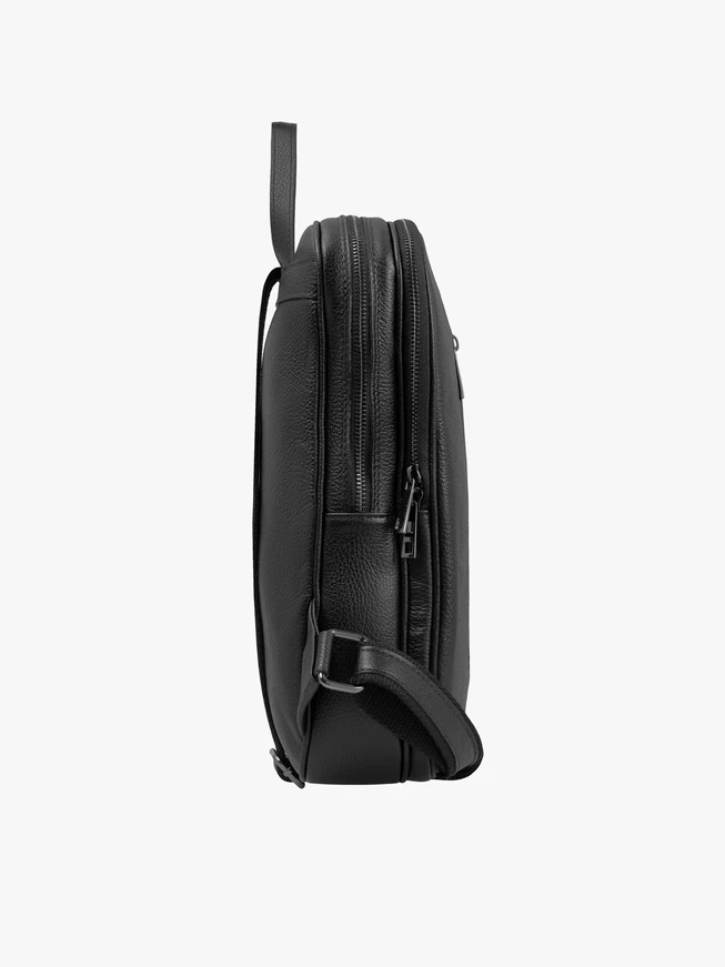 Schwarzer Rucksack aus genarbtem Leder