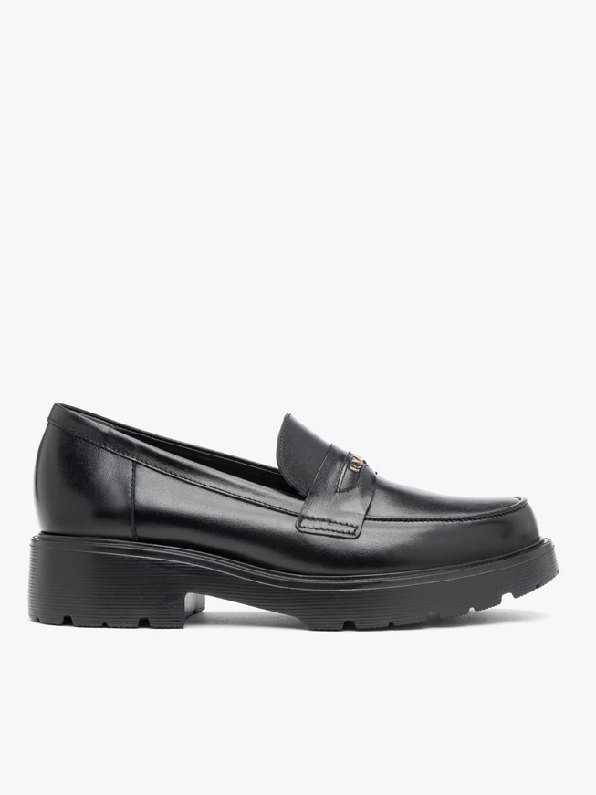 Schwarze Halbstiefel mit Trapperböden