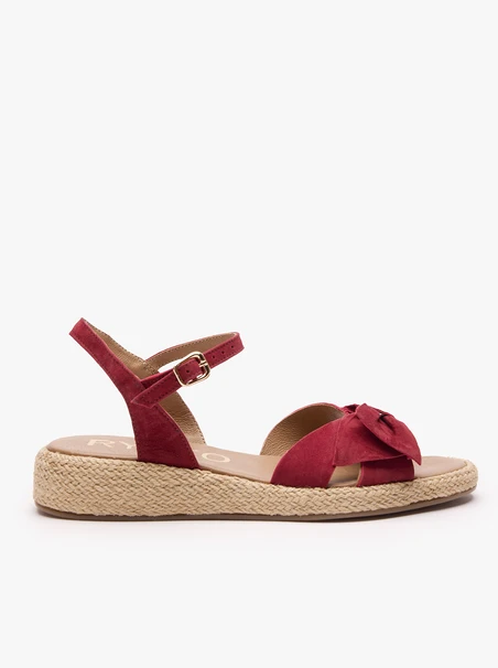 Kastanienbraune Schleifen-Sandalen