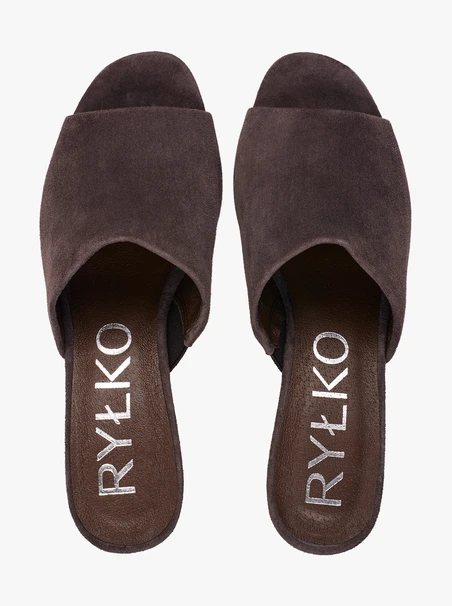 Flip-Flops mit braunem Absatz