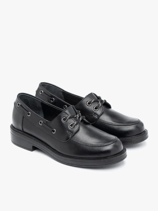 Schwarze Halbschuhe mit Schnürung