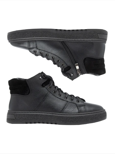 Schwarze Sportschuhe