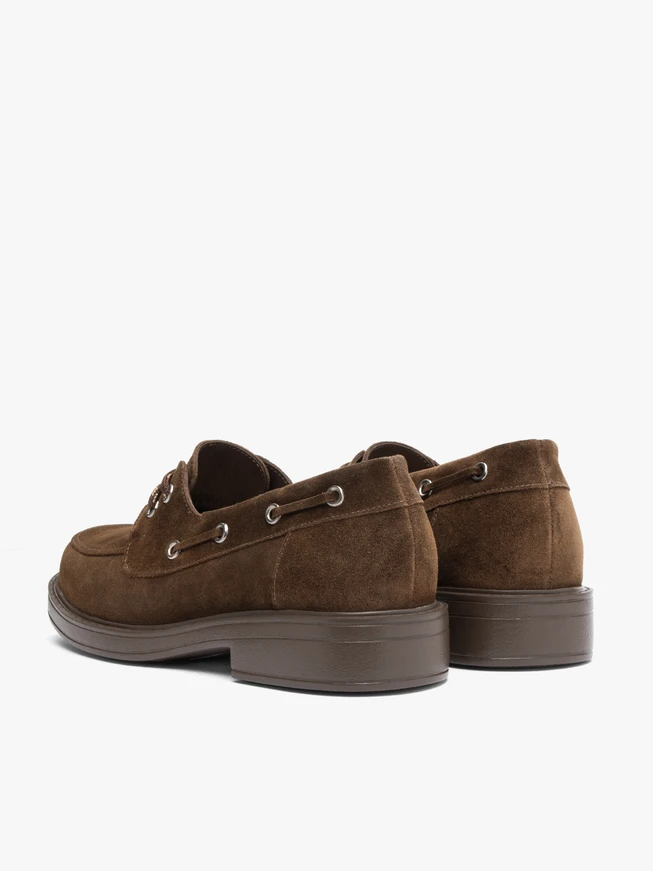 Braune Velourshalbschuhe mit Schnürung