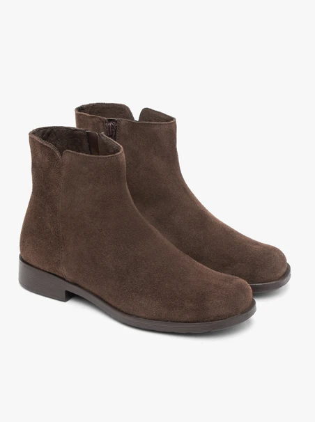 Braune Veloursstiefel