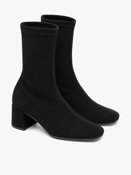 Schwarze, hohe, elastische Stiefeletten