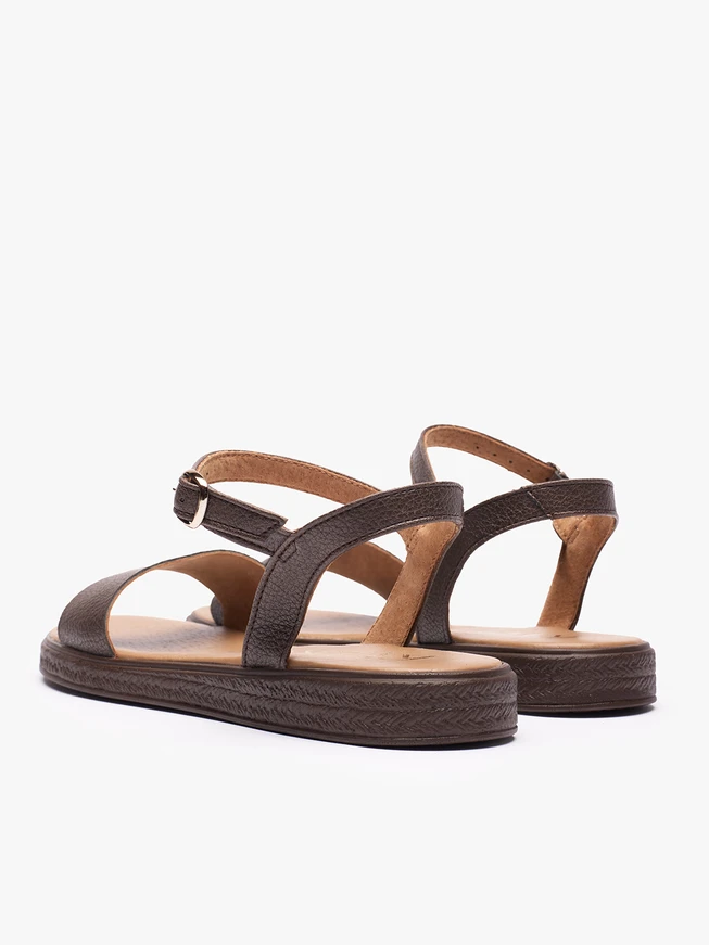 Flache Sandalen in Dunkelbraun