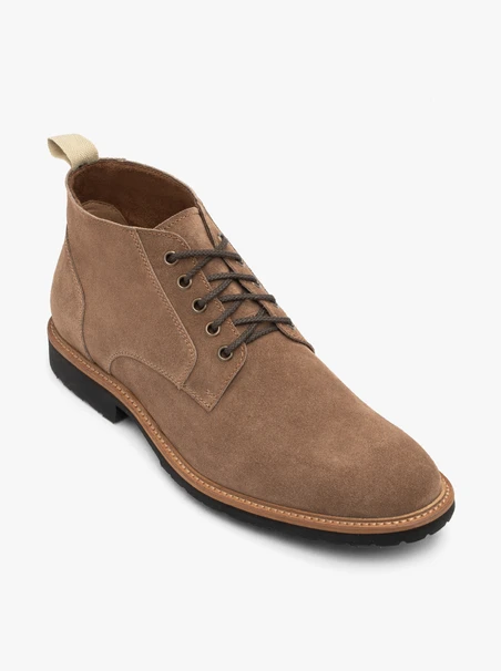 Sandfarbene Schnürstiefel