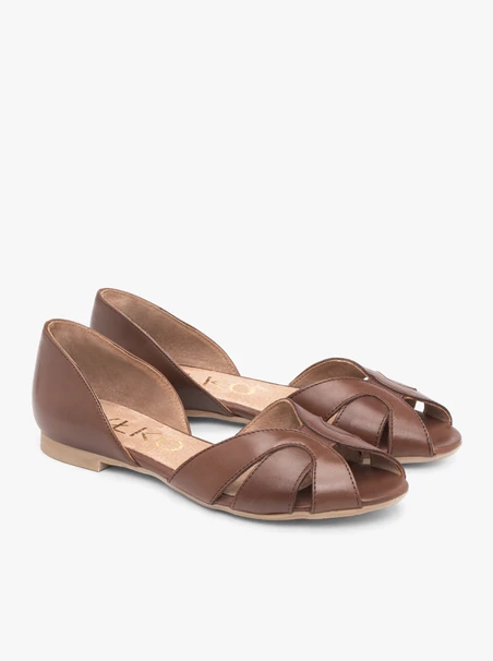 Braune zehenoffene Ballerinas