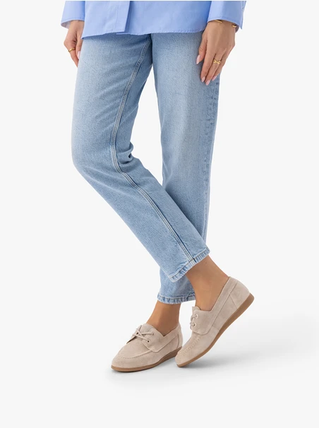 Sandfarbene Freizeithalbschuhe mit Schnürung