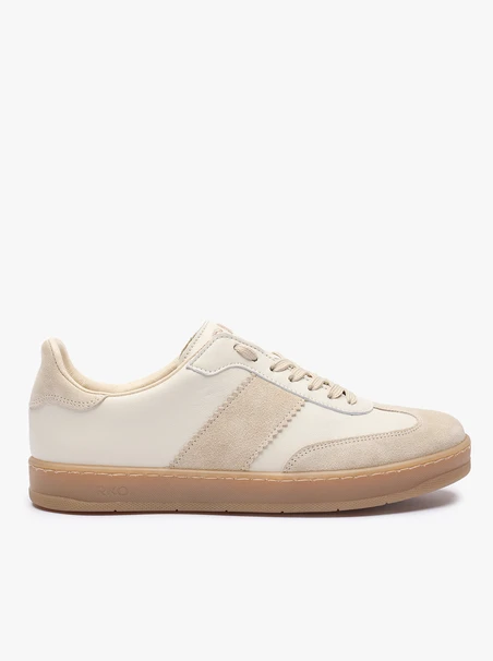 Cremefarbene Sporthalbschuhe zum Schnüren