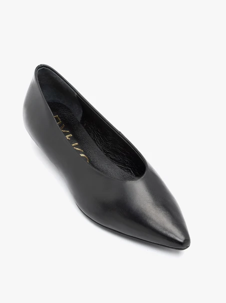 Schwarze Ballerinas mit spitzer Zehe