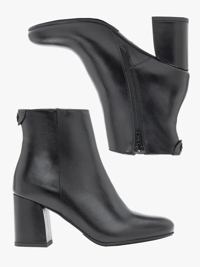 Schwarze Stöckelschuhe aus Leder